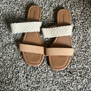Maurice’s size 9 sandals.